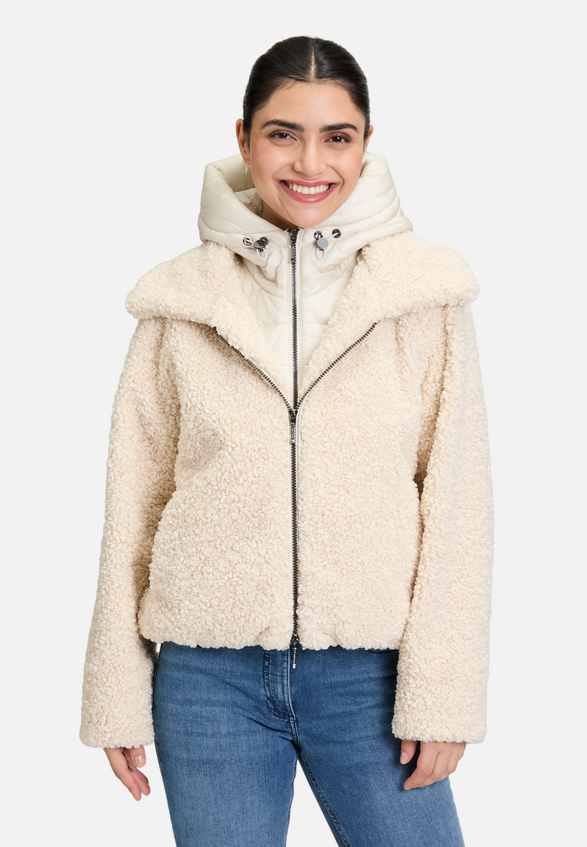 Plüschjacke mit abnehmbarem Westenteil / Modellfoto Vorderseite