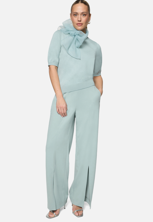 Stoffhose  mit Schlitz vorn / Modellfoto Vorderseite (Outfit)