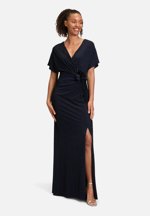 Abendkleid im Glitzer-Look / Modellfoto Vorderseite