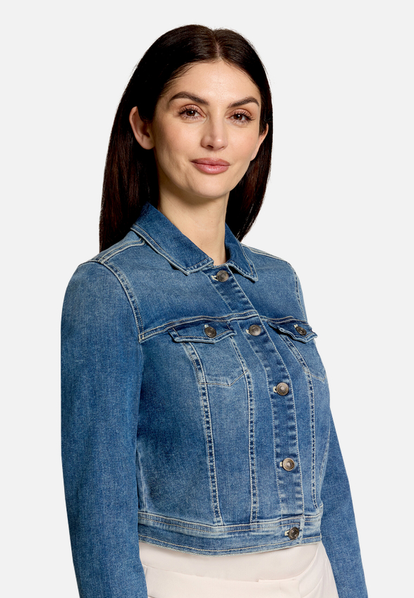Jeansjacke mit Waschung / Detailbild
