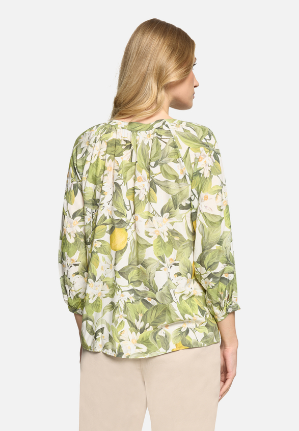 Casual-Bluse mit Knopfleiste / Modellfoto Rückseite