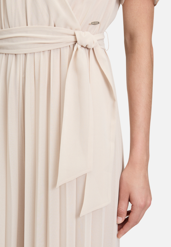 Jumpsuit mit Plissee / Detailbild