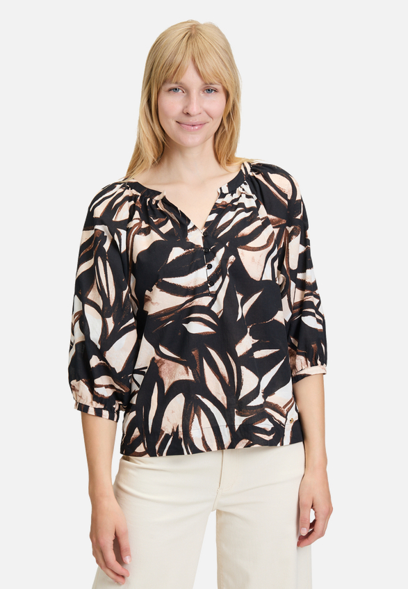 Schlupfbluse mit Print / Modellfoto Vorderseite