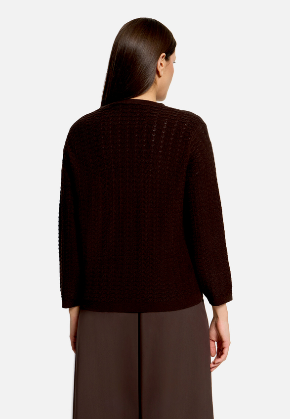 Strick-Cardigan mit V-Ausschnitt / Modellfoto Rückseite