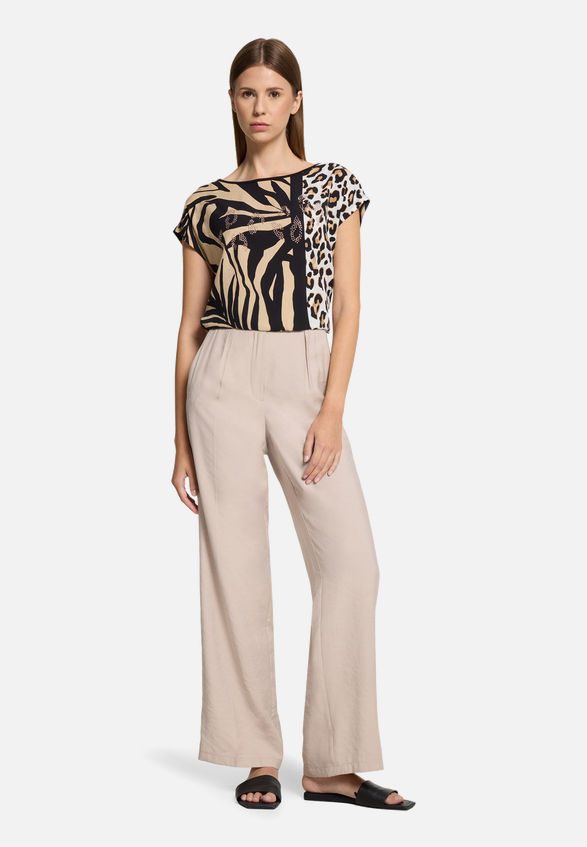 Casual-Shirt mit Aufdruck / Modellfoto Vorderseite (Outfit)