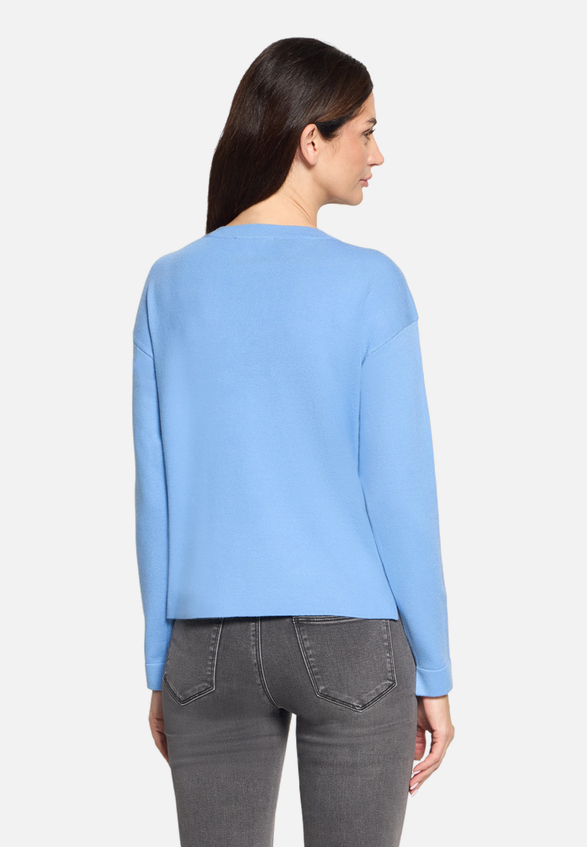 Feinstrickpullover mit Seitenschlitzen / Modellfoto Rückseite
