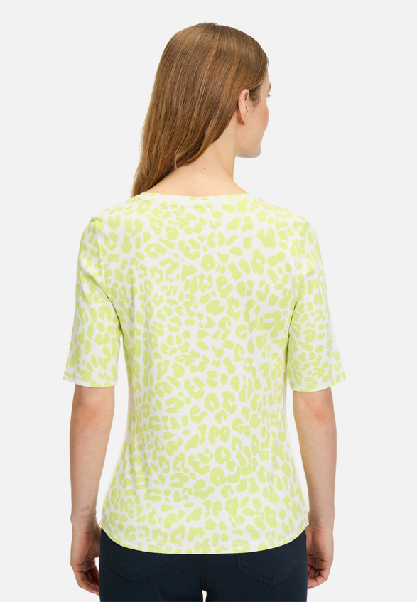 Basic Shirt mit Rippenstruktur / Modellfoto Rückseite