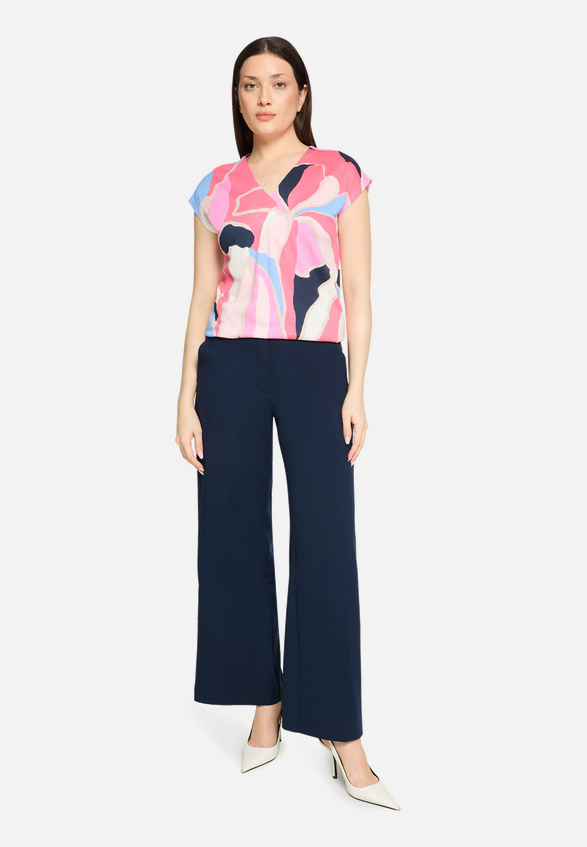 Casual-Shirt mit Gummizug / Modellfoto Vorderseite (Outfit)