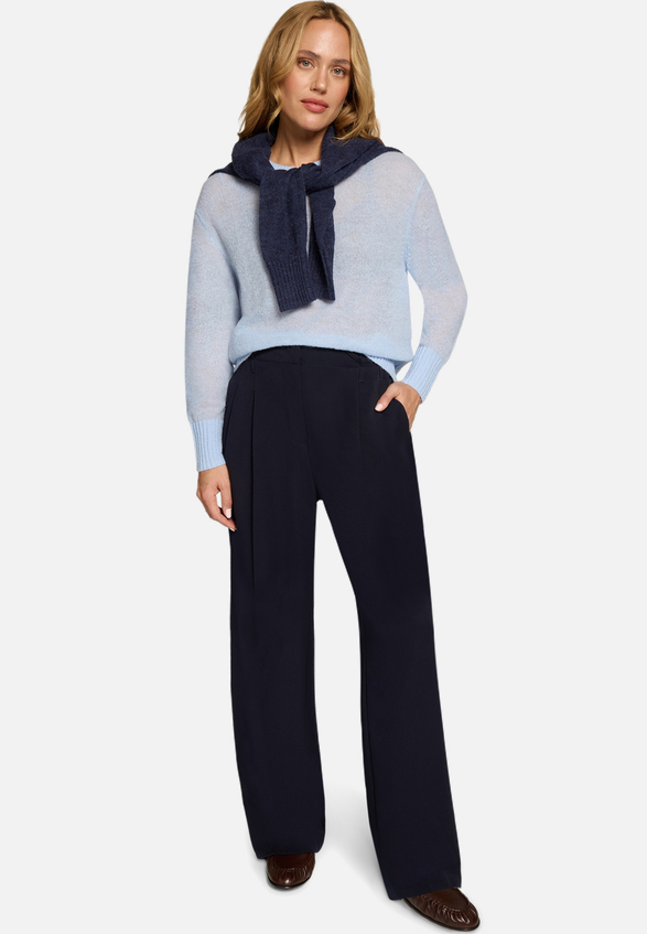 Pullover mit Alpakawolle / Modellfoto Vorderseite (Outfit)