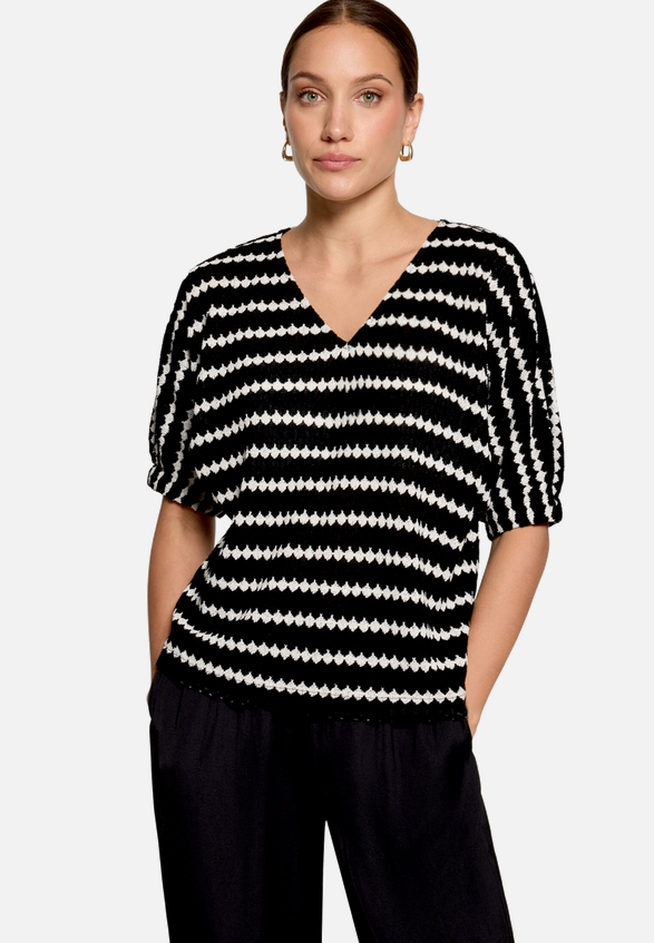 Strickshirt  mit Streifen / Modellfoto Vorderseite