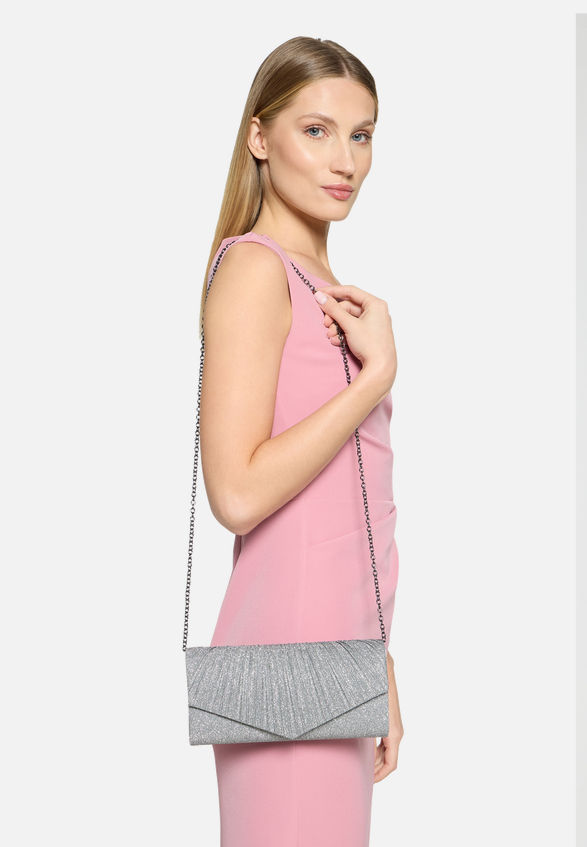 Clutch-Tasche mit Raffung / Modellfoto Vorderseite