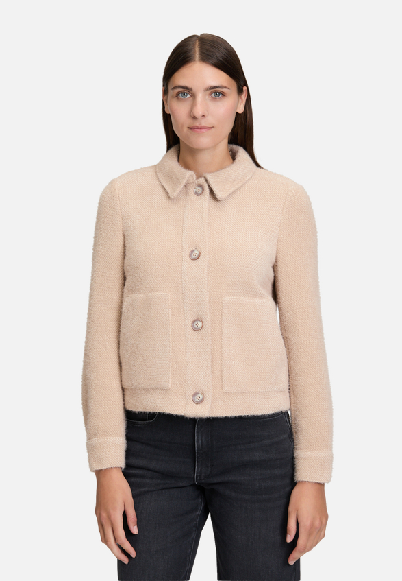 Casual-Jacke mit aufgesetzten Taschen / Modellfoto Vorderseite