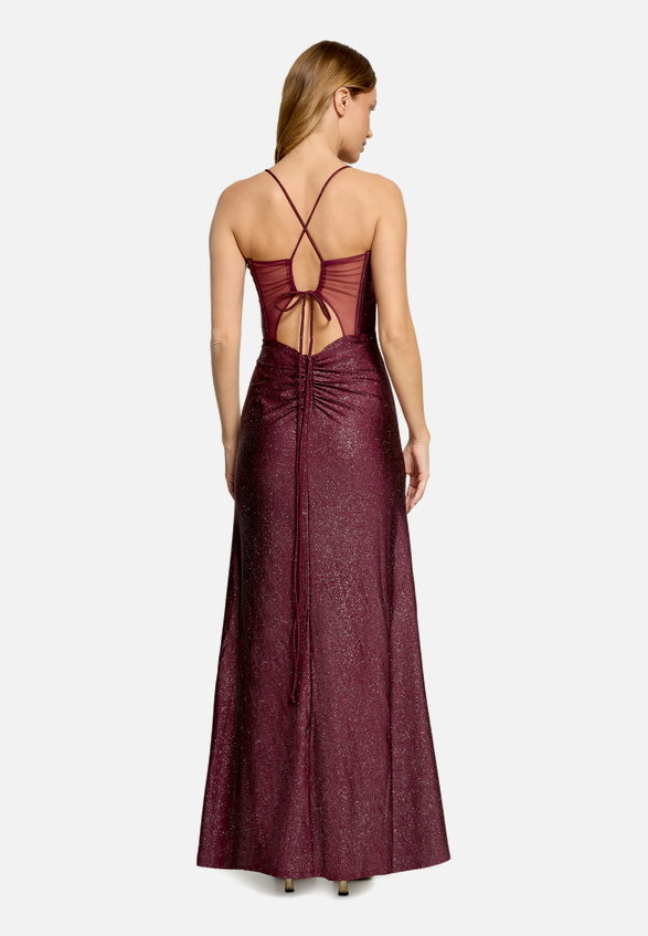 Abendkleid im Glitzer-Look / Modellfoto Rückseite