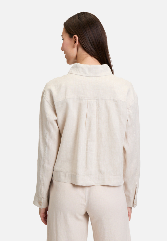 Casual-Jacke mit aufgesetzten Taschen / Modellfoto Rückseite