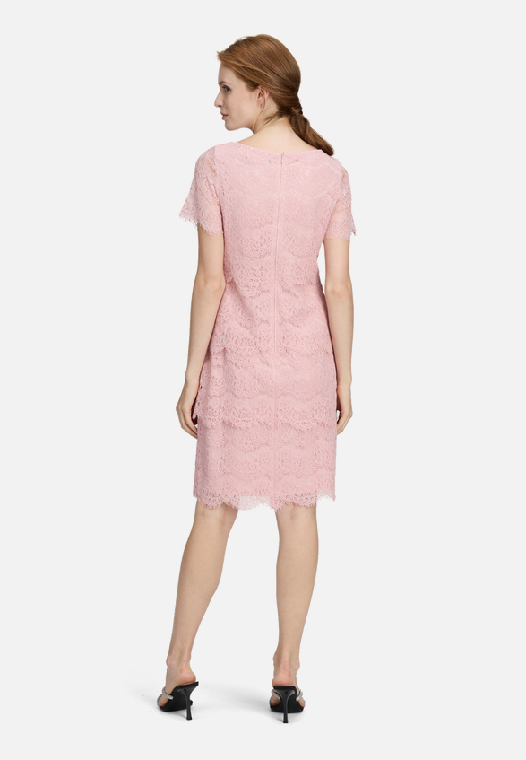 Spitzenkleid kurzarm / Modellfoto Rückseite