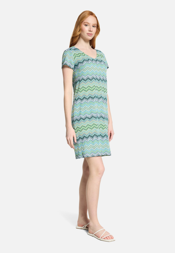 Sommerkleid mit V-Ausschnitt / Modellfoto Vorderseite (Outfit)
