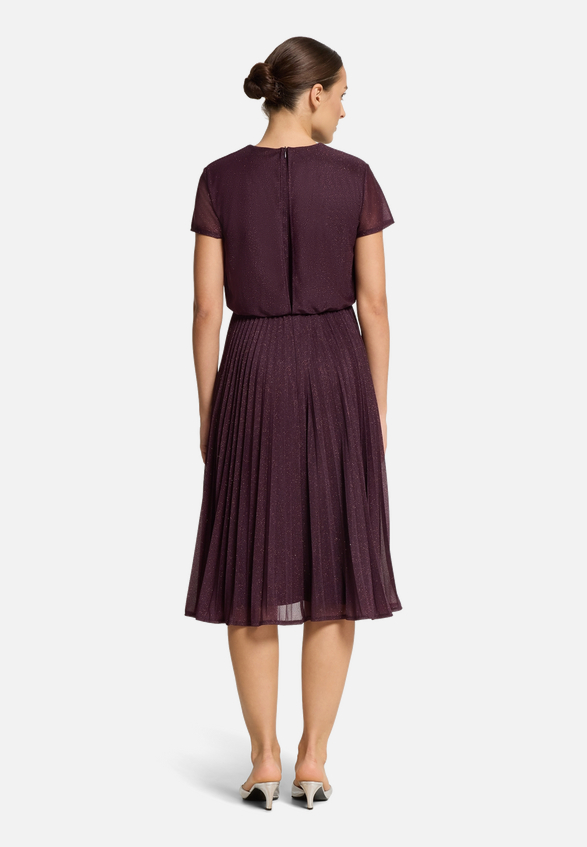 Cocktailkleid mit Plissee / Modellfoto Rückseite