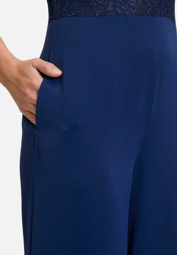 Jumpsuit mit Spitze / Detailbild