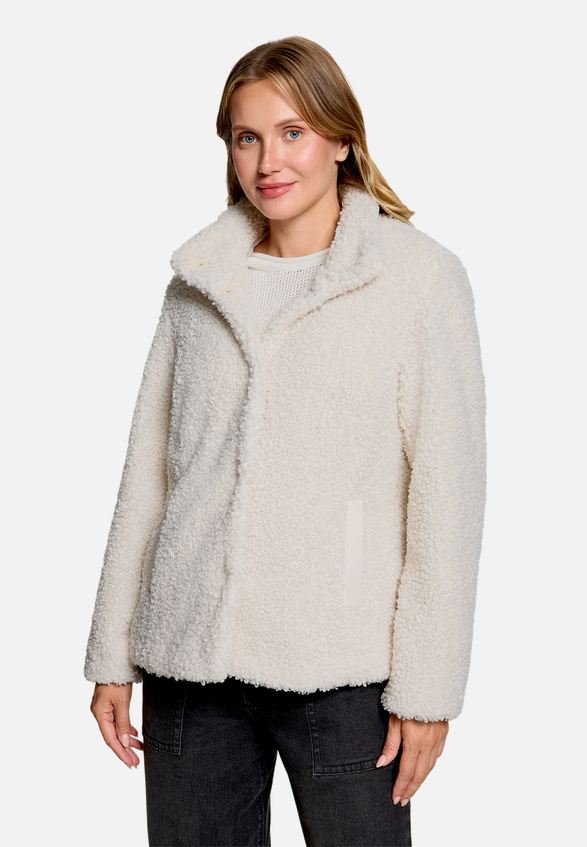 Plüschjacke mit Stehkragen / Modellfoto Vorderseite