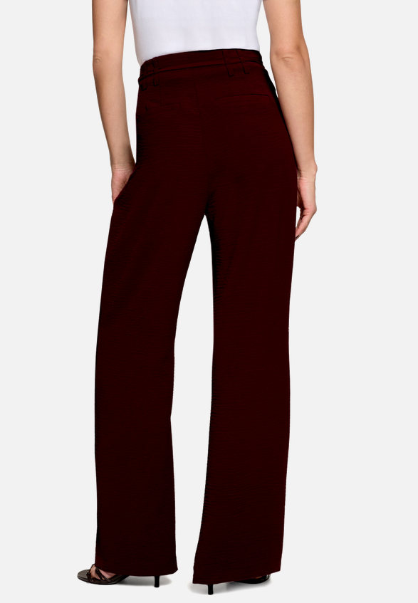 Elegante Stoffhose  mit Bindegürtel / Modellfoto Rückseite