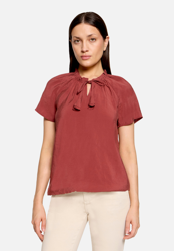Casual-Bluse mit Raffung / Modellfoto Vorderseite