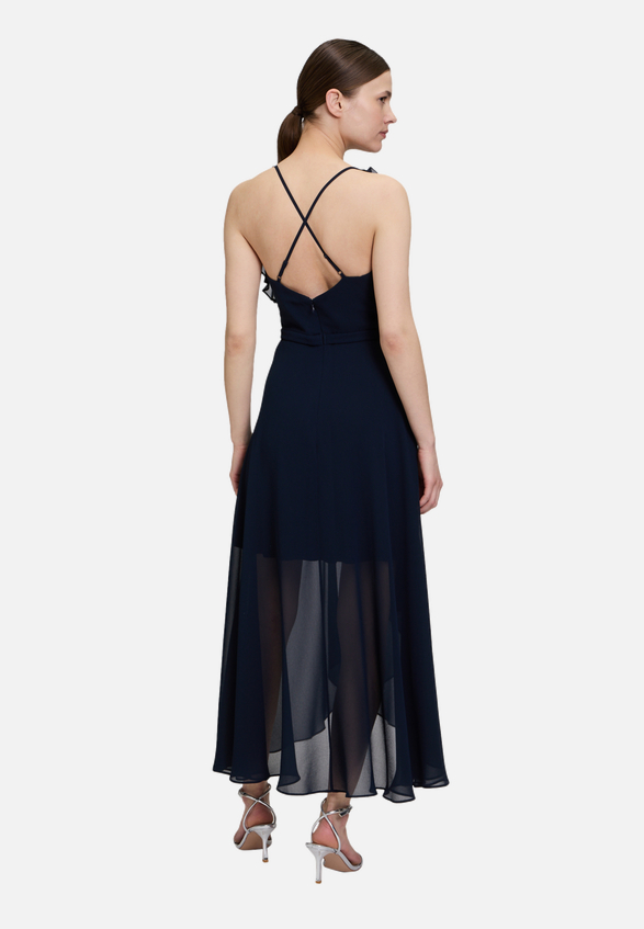 Abendkleid mit Volant / Modellfoto Rückseite