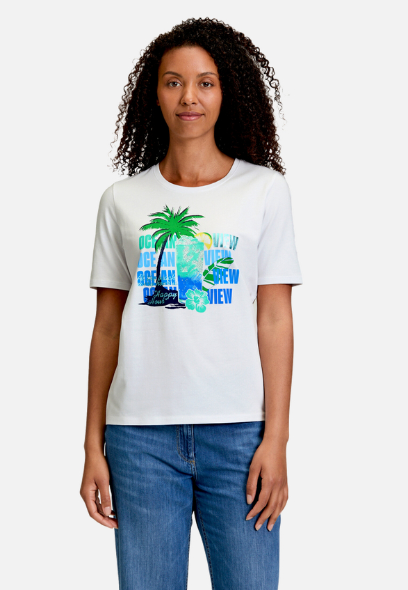 Basic Shirt mit Aufdruck / Modellfoto Vorderseite