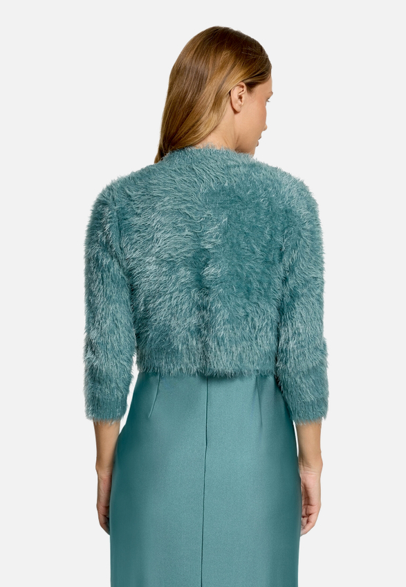 Strickbolero mit Struktur / Modellfoto Rückseite