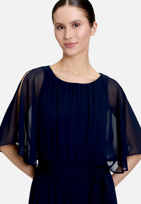 Jumpsuit mit Bindegürtel / Detailbild