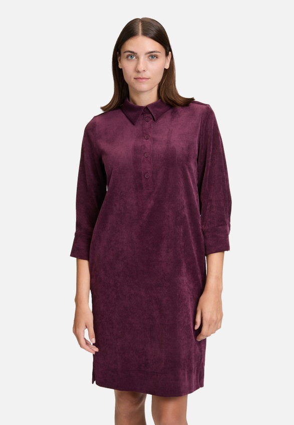 Casual-Kleid mit Kragen / Modellfoto Vorderseite