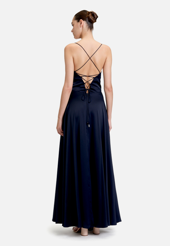Abendkleid mit Wasserfallausschnitt / Modellfoto Rückseite