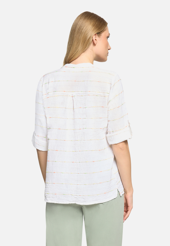 Casual-Bluse mit Lurexfaden / Modellfoto Rückseite