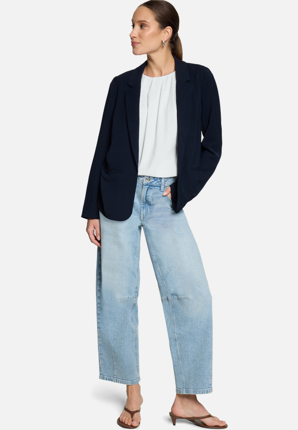 Longblazer   mit Paspeltaschen / Modellfoto Vorderseite (Outfit)