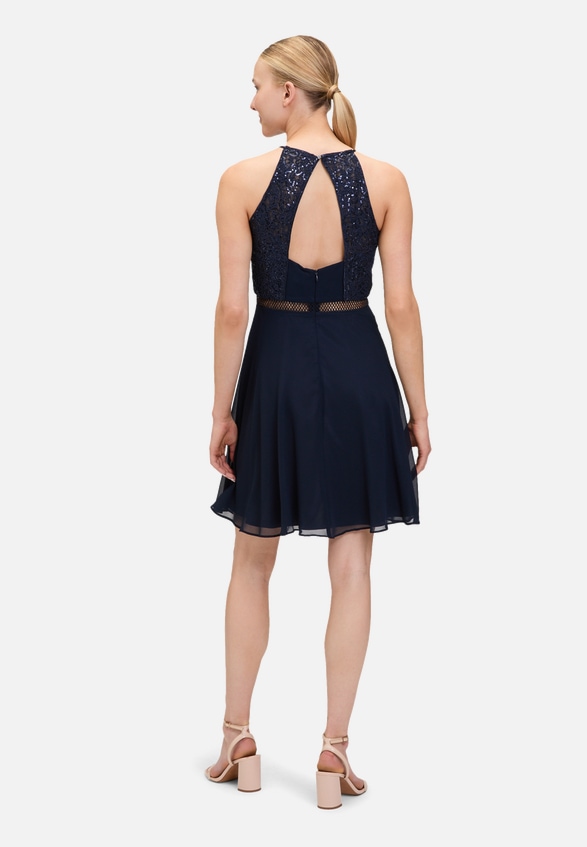 Cocktailkleid mit Spitze / Modellfoto Rückseite