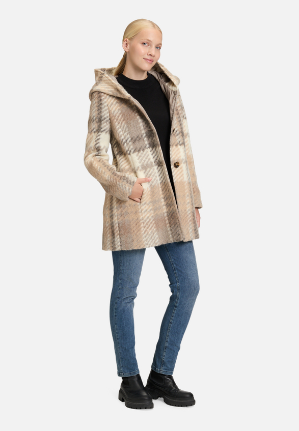Kurzmantel mit Kapuze / Modellfoto Vorderseite (Outfit)