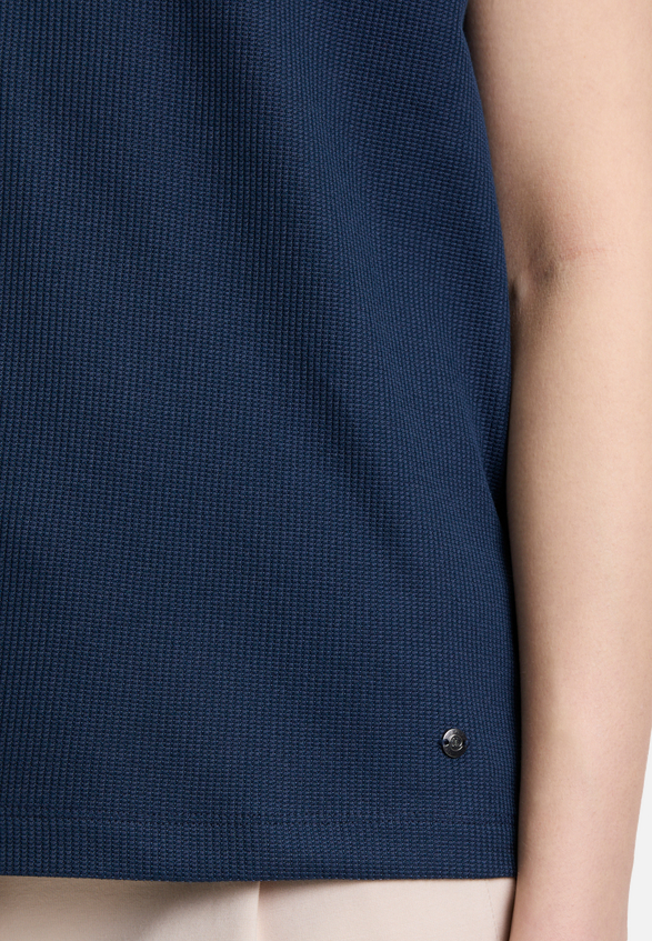 Casual-Shirt mit V-Ausschnitt / Detailbild