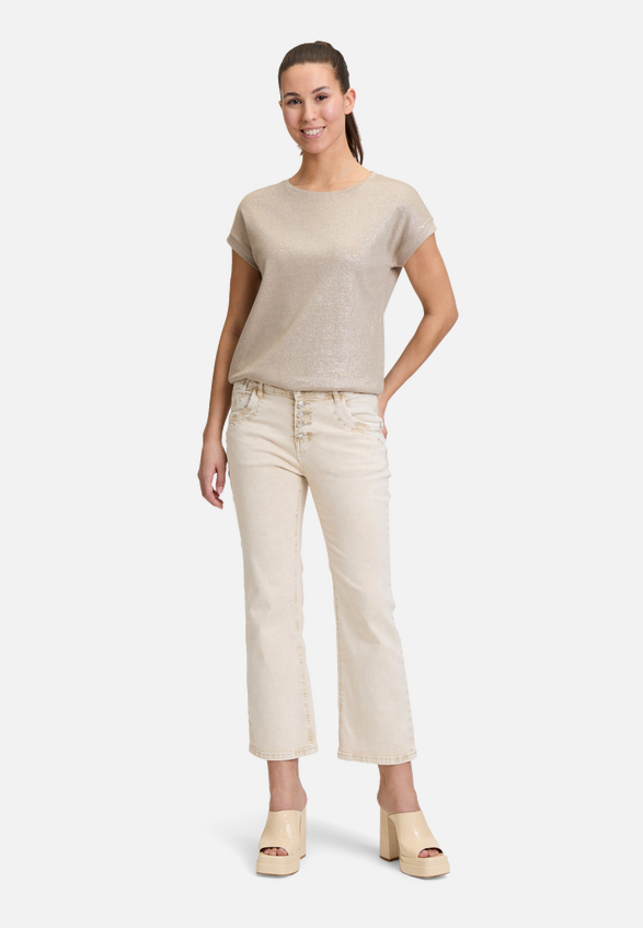 Casual-Shirt mit Rundhalsausschnitt / Modellfoto Vorderseite (Outfit)