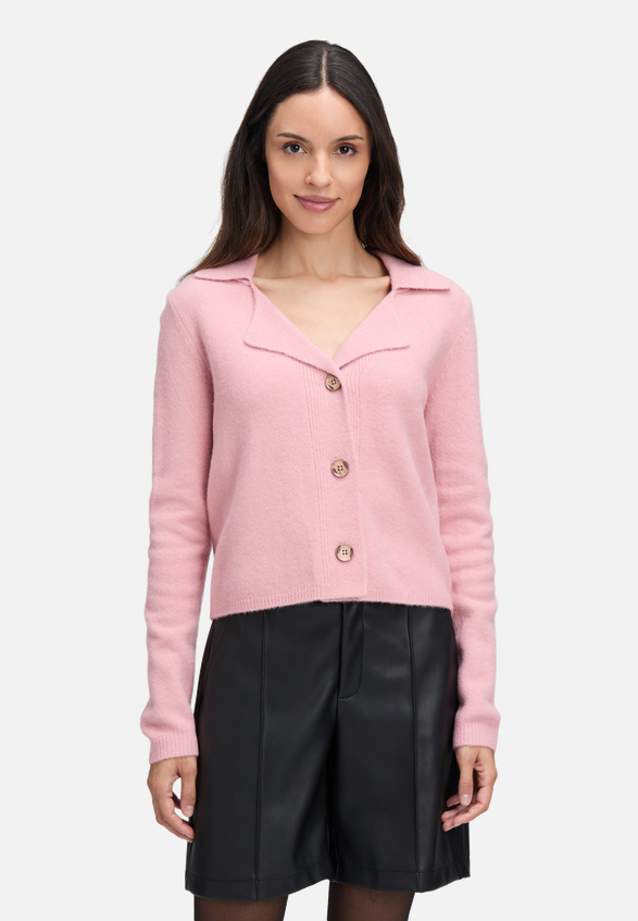 Strick-Cardigan mit Reverskragen / Modellfoto Vorderseite