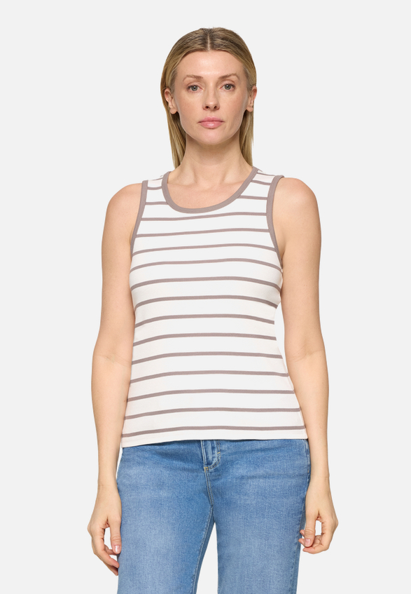 Basic-Top mit Rundhalsausschnitt / Modellfoto Vorderseite