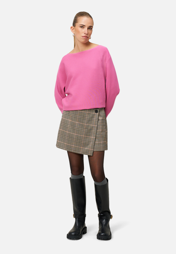 Strickpullover mit U-Bootausschnitt / Modellfoto Vorderseite (Outfit)