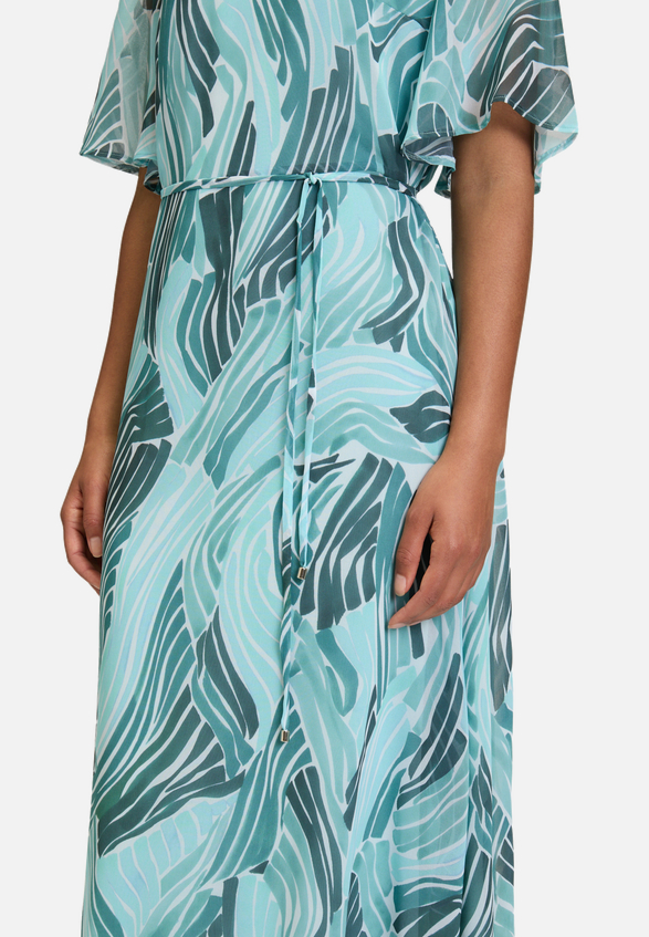 Chiffonkleid mit Flügelärmeln / Detailbild