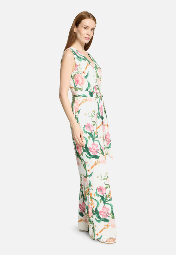 Jumpsuit mit Bindegürtel / Modellfoto Vorderseite (Outfit)