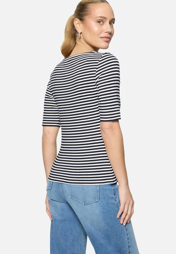 Ringelshirt  mit U-Boot Ausschnitt  / Modellfoto Rückseite
