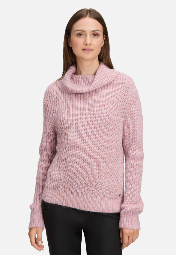 Strickpullover mit Lurexfaden / Modellfoto Vorderseite