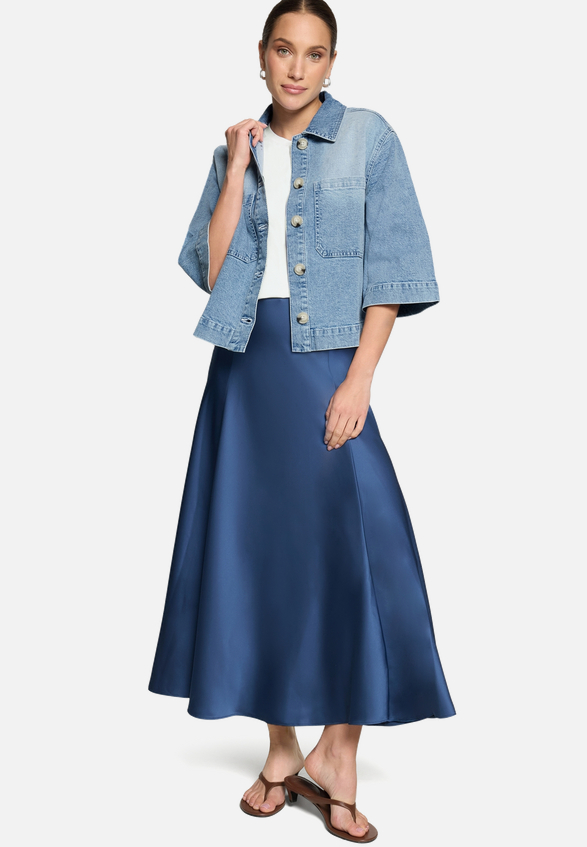 Blazer-Jacke im Jeans-Look / Modellfoto Vorderseite (Outfit)