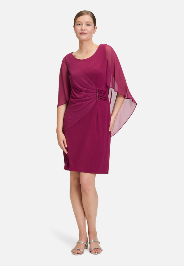 Cocktailkleid mit Raffung / Modellfoto Vorderseite (Outfit)