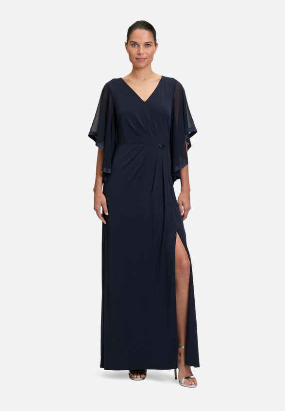Abendkleid mit Flügelärmeln / Modellfoto Vorderseite