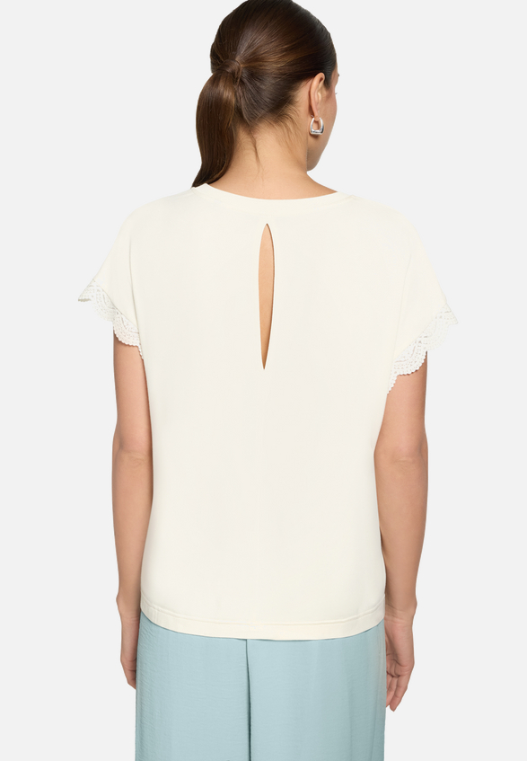 T-Shirt mit Spitze / Modellfoto Rückseite