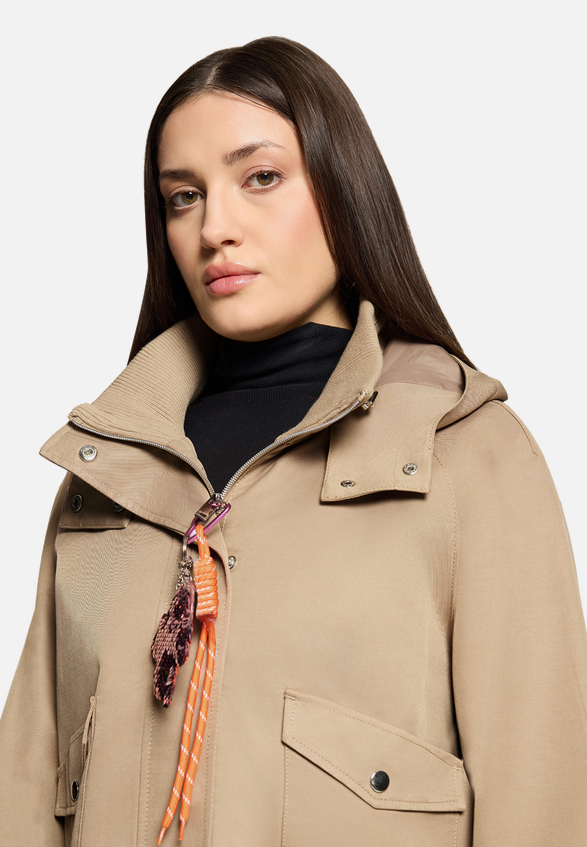 Casual-Jacke mit aufgesetzten Taschen / Detailbild