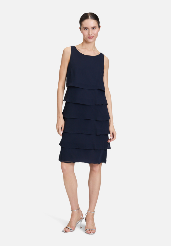 Cocktailkleid mit Volant / Modellfoto Vorderseite (Outfit)